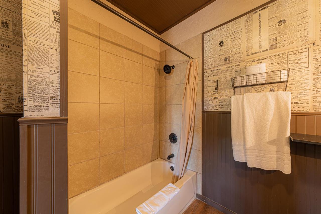 -Pet Friendly- Miners Cabin #6 - King Bed With Private Balcony Tombstone Dış mekan fotoğraf
