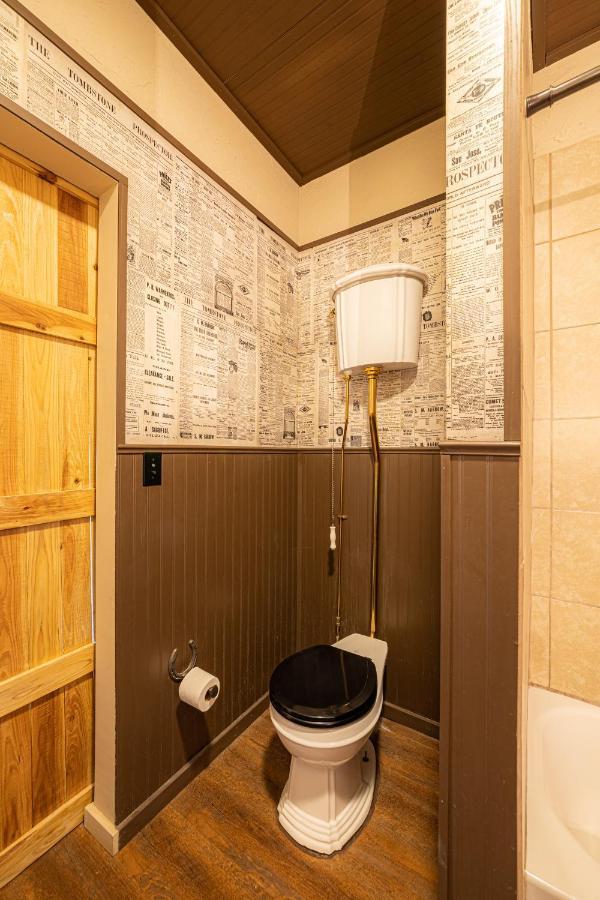 -Pet Friendly- Miners Cabin #6 - King Bed With Private Balcony Tombstone Dış mekan fotoğraf