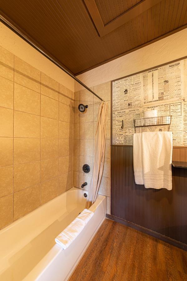 -Pet Friendly- Miners Cabin #6 - King Bed With Private Balcony Tombstone Dış mekan fotoğraf