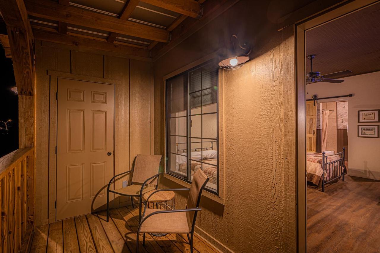 -Pet Friendly- Miners Cabin #6 - King Bed With Private Balcony Tombstone Dış mekan fotoğraf