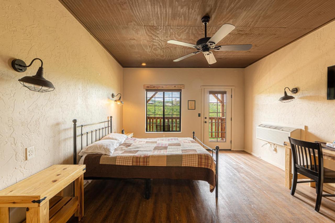 -Pet Friendly- Miners Cabin #6 - King Bed With Private Balcony Tombstone Dış mekan fotoğraf