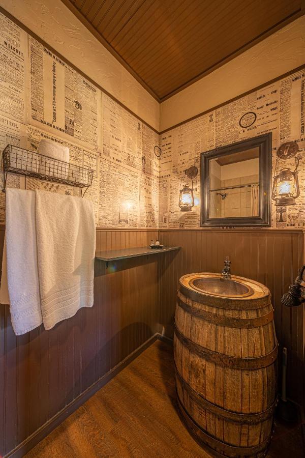 -Pet Friendly- Miners Cabin #6 - King Bed With Private Balcony Tombstone Dış mekan fotoğraf